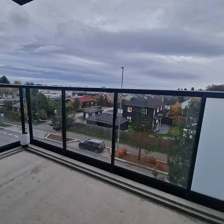 Mordern Near Train, Shopping And Airport Appartement *